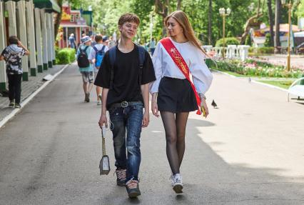 Пермь. Выпускники во время празднования Последнего звонка.