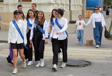 Пермь. Выпускники во время празднования Последнего звонка.