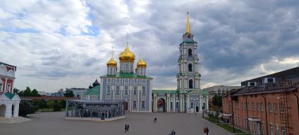 Тула. Вид на Успенский собор Тульского кремля.