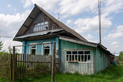 Кировская область. Деревня Безденежные. Вид деревенской улицы.
