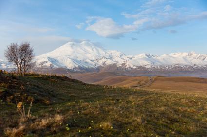 Кабардино-Балкарская Республика. Вид на гору Эльбрус.