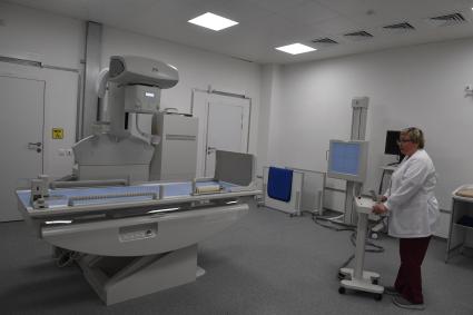 Москва. Комплексно-рентгеновский диагностический аппарат в здании открывшегося детского корпуса многопрофильного клинического центра `Коммунарка` .