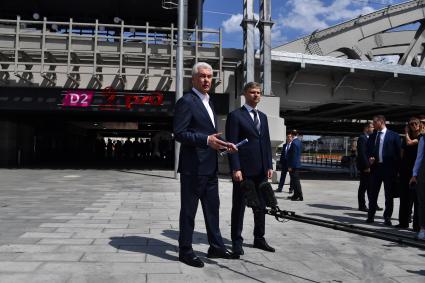 Москва. Мэр Москвы Сергей Собянин и генеральный директор - председатель правления ОАО `РЖД` Олег Белозеров (слева направо) во время осмотра объектов инфраструктуры строящегося четвертого Московского центрального диаметра (МЦД-4) `Калужско-Нижегородский`.