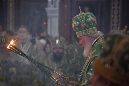 Москва.  Патриарх Московский и всея Руси Кирилл на патриаршем служении по случаю принесения иконы Святой Троицы в храм Христа Спасителя.