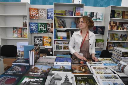 Москва. IX ежегодный книжный фестиваль `Красная площадь`.