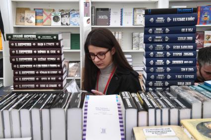 Москва. IX ежегодный книжный фестиваль `Красная площадь`.