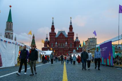 Москва. IX ежегодный книжный фестиваль `Красная площадь`.