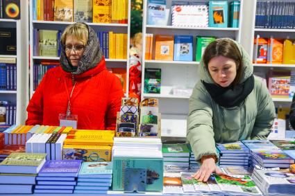 Москва. IX ежегодный книжный фестиваль `Красная площадь`.