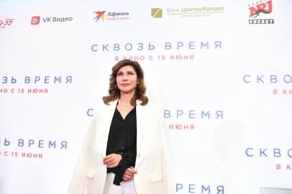 Москва. Актриса Светлана Камынина на премьере фильма `Сквозь время` в кинотеатре `Каро 11 Октябрь`.