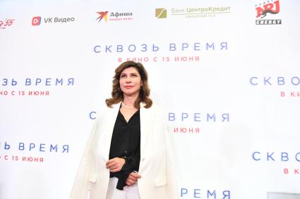 Москва. Актриса Светлана Камынина   на премьере фильма  `Сквозь время`  в кинотеатре `Каро 11 Октябрь`.