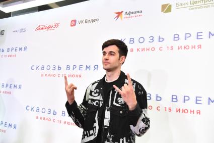 Москва.  Актер Олег Терновой  на премьере фильма  `Сквозь время`  в кинотеатре `Каро 11 Октябрь`.