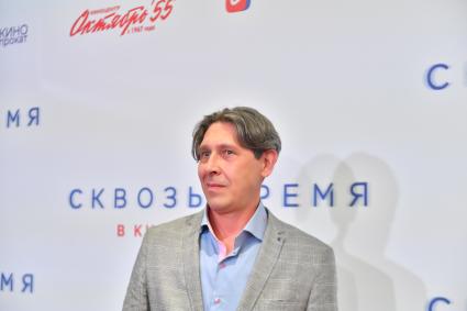 Москва.    Актер Дмитрий Мухамадеев на премьере фильма  `Сквозь время`  в кинотеатре `Каро 11 Октябрь`.