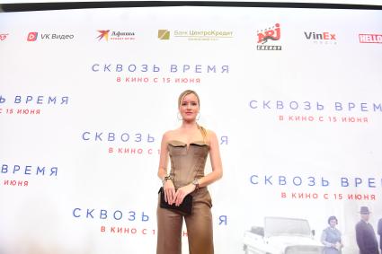 Москва. Певица Мария Гончарук на премьере фильма `Сквозь время` в кинотеатре `Каро 11 Октябрь`.