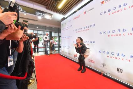 Москва. Певица Anse на премьере фильма `Сквозь время` в кинотеатре `Каро 11 Октябрь`.