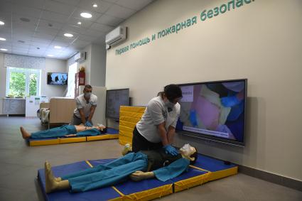 Москва. Первый в России симуляционный центр обучения навыкам профессионального ухода на территории Научно-практического геронтопсихиатрического центра.