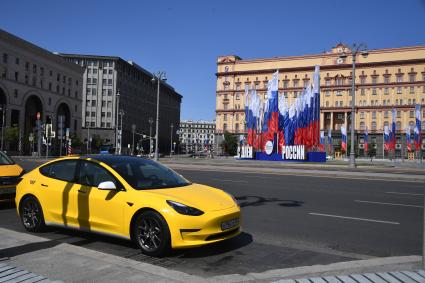 Москва. На Лубянской площади в День празднования Дня России.