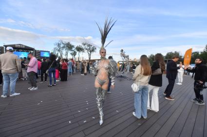 Москва. На открытии новой пляжной зоны Dream Beach Club на `Острове Мечты`.