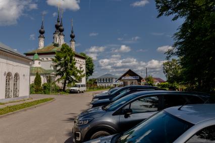 Владимирская область. Суздаль. Вид на Цареконстантиновскую церковь.