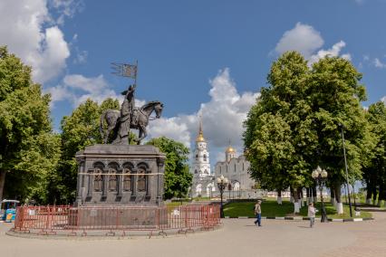 Владимирская область. Владимир. Памятник Владимиру в  парке Пушкина.