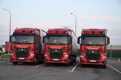 Москва. Беспилотные грузовые автомобили `Камаз` прибыли в город по трассе М-11 из Санкт-Петербурга в рамках проекта `Беспилотные логистические коридоры`.
