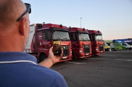 Москва. Беспилотные грузовые автомобили `Камаз` прибыли в город по трассе М-11 из Санкт-Петербурга в рамках проекта `Беспилотные логистические коридоры`.