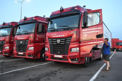 Москва. Беспилотные грузовые автомобили `Камаз` прибыли в город по трассе М-11 из Санкт-Петербурга в рамках проекта `Беспилотные логистические коридоры`.