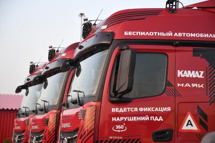 Москва. Беспилотные грузовые автомобили `Камаз` прибыли в город по трассе М-11 из Санкт-Петербурга в рамках проекта `Беспилотные логистические коридоры`. Лидар (прибор активный дальномер оптического диапазона) на крыше КАМАЗа.