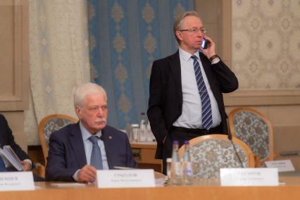 Москва. Посол РФ в Беларуси Борис Грызлов и заместитель министра иностранных дел РФ Михаил Галузин (слева направо) на заседании Группы высокого уровня Совета Министров Союзного государства.