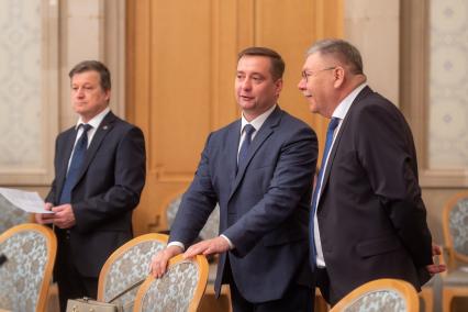 Москва. Заместитель Руководителя
Россельхознадзора Константин Савенков (в центре) и заместитель руководителя Росгидромета Соколов Владимир (справа) на заседании Группы высокого уровня Совета Министров Союзного государства.