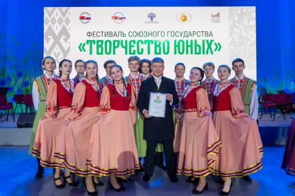Москва. Гала-концерт фестиваля Союзного государства `Творчество юных` в Зале Полководцев Музея Победы на Поклонной горе.