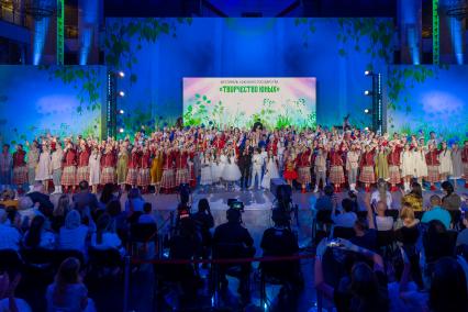 Москва. Гала-концерт фестиваля Союзного государства `Творчество юных` в Зале Полководцев Музея Победы на Поклонной горе.