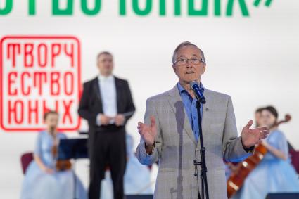 Москва. Первый заместитель председателя комитета Государственной Думы РФ по развитию гражданского общества, вопросам общественных и религиозных объединений Николай Бурляев на гала-концерте фестиваля Союзного государства `Творчество юных` в Зале Полководцев Музея Победы на Поклонной горе.