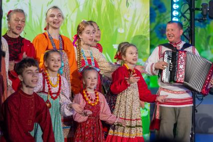 Москва. Гала-концерт фестиваля Союзного государства `Творчество юных` в Зале Полководцев Музея Победы на Поклонной горе.