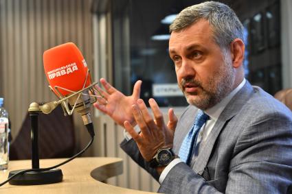 Москва. Председатель Синодального отдела по взаимоотношениям Церкви с обществом и СМИ Московского Патриархата, профессор МГИМО МИД России Владимир Легойда на радио `Комсомольская правда`.