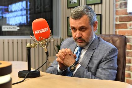 Москва. Председатель Синодального отдела по взаимоотношениям Церкви с обществом и СМИ Московского Патриархата, профессор МГИМО МИД России Владимир Легойда на радио `Комсомольская правда`.