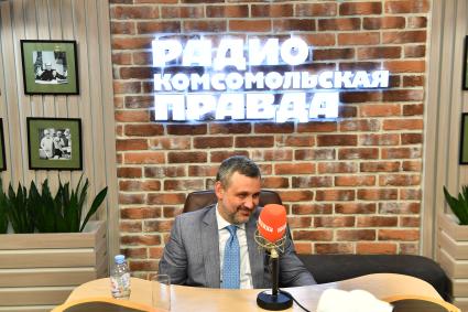 Москва. Председатель Синодального отдела по взаимоотношениям Церкви с обществом и СМИ Московского Патриархата, профессор МГИМО МИД России Владимир Легойда на радио `Комсомольская правда`.