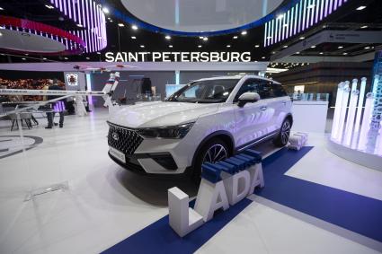 Санкт-Петербург. Первый автомобиль LADA X-Cross 5 представлен в первый день работы XXVI Петербургского международного экономического форума (ПМЭФ 2023).