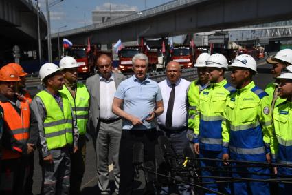 Москва.  Мэр Москвы Сергей Собянин на открытии нового участка Московского скоростного диаметра у станции МЦД Печатники.