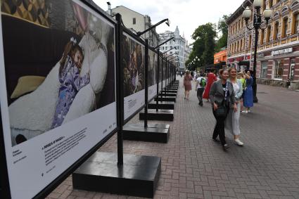 Москва.  На Арбате  открылась выставка лауреатов Всероссийского конкурса военной журналистики.