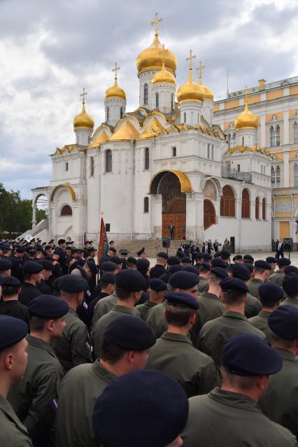 Москва.  Военнослужащие перед обращением президента РФ Владимира Путина  к подразделениям Министерства обороны РФ, Федеральной службы войск национальной гвардии, Федеральной службы безопасности, Министерства внутренних дел и Федеральной службы охраны, которые обеспечили порядок и законность во время мятежа.