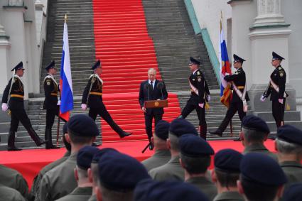 Москва.   Президент РФ Владимир Путин во время обращения  к подразделениям Министерства обороны РФ, Федеральной службы войск национальной гвардии, Федеральной службы безопасности, Министерства внутренних дел и Федеральной службы охраны, которые обеспечили порядок и законность во время мятежа.