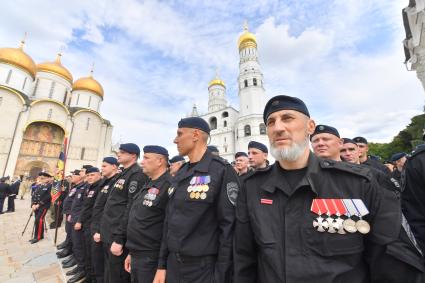 Москва.  Военнослужащие перед обращением президента РФ Владимира Путина  к подразделениям Министерства обороны РФ, Федеральной службы войск национальной гвардии, Федеральной службы безопасности, Министерства внутренних дел и Федеральной службы охраны, которые обеспечили порядок и законность во время мятежа.