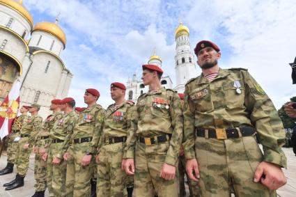 Москва.  Военнослужащие перед обращением президента РФ Владимира Путина  к подразделениям Министерства обороны РФ, Федеральной службы войск национальной гвардии, Федеральной службы безопасности, Министерства внутренних дел и Федеральной службы охраны, которые обеспечили порядок и законность во время мятежа.