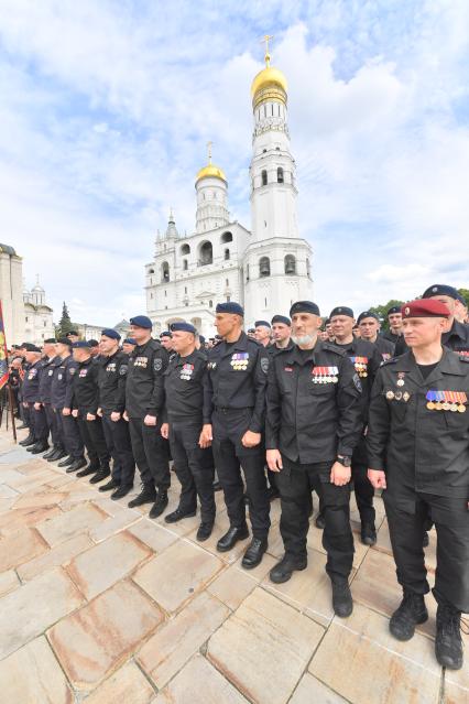 Москва.  Военнослужащие перед обращением президента РФ Владимира Путина  к подразделениям Министерства обороны РФ, Федеральной службы войск национальной гвардии, Федеральной службы безопасности, Министерства внутренних дел и Федеральной службы охраны, которые обеспечили порядок и законность во время мятежа.