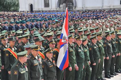 Москва. Военнослужащие перед обращением президента РФ Владимира Путина к подразделениям Министерства обороны РФ, Федеральной службы войск национальной гвардии, Федеральной службы безопасности, Министерства внутренних дел и Федеральной службы охраны, которые обеспечили порядок и законность во время мятежа.
