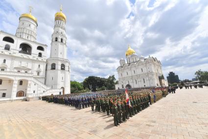 Москва.  Военнослужащие перед обращением президента РФ Владимира Путина  к подразделениям Министерства обороны РФ, Федеральной службы войск национальной гвардии, Федеральной службы безопасности, Министерства внутренних дел и Федеральной службы охраны, которые обеспечили порядок и законность во время мятежа.