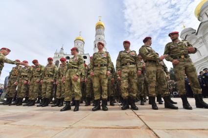 Москва.  Военнослужащие перед обращением президента РФ Владимира Путина  к подразделениям Министерства обороны РФ, Федеральной службы войск национальной гвардии, Федеральной службы безопасности, Министерства внутренних дел и Федеральной службы охраны, которые обеспечили порядок и законность во время мятежа.