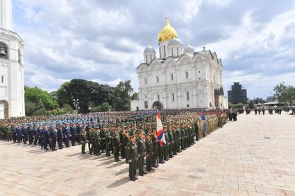 Москва.  Военнослужащие перед обращением президента РФ Владимира Путина  к подразделениям Министерства обороны РФ, Федеральной службы войск национальной гвардии, Федеральной службы безопасности, Министерства внутренних дел и Федеральной службы охраны, которые обеспечили порядок и законность во время мятежа.