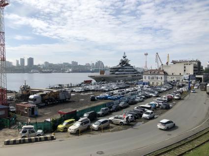Владивосток. Суперъяхта Nord, владельцем которой  называют бизнесмеа Алексея Мордашова,  пришла во Владивосток.