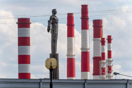 Москва.  Вид на памятник Юрию Гагарину.